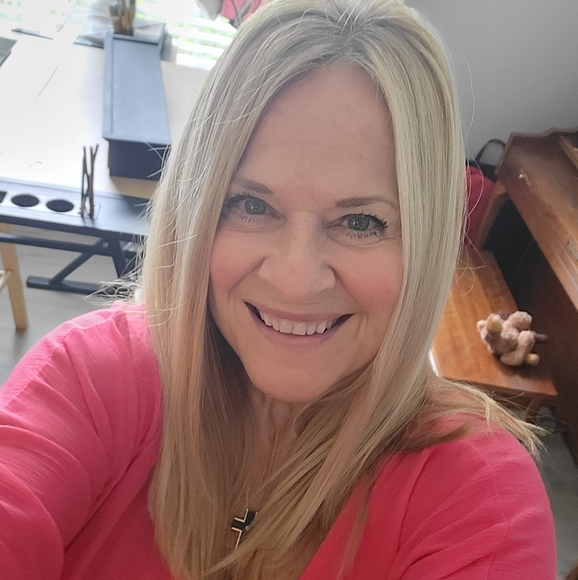 Meet your Posher, Sandy - Picture 1 of 1